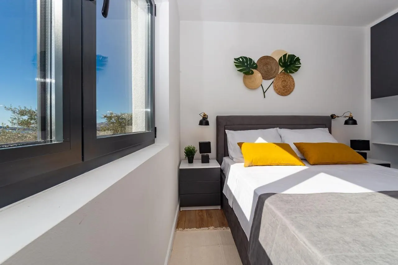 Dalmatian Oasis Luxury Villa Kastela 0*,